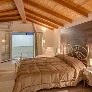 Black Star Apartment